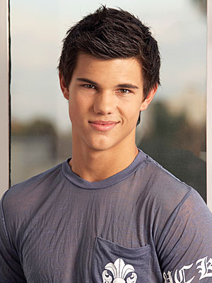 http://lautnerstory.blogg.se/images/2010/taylor-lautner-hollywire-dating_122167403.jpg